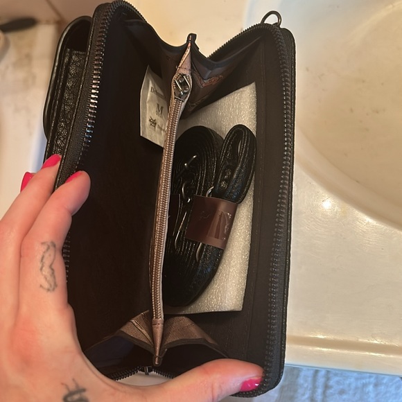 Montana West Cellphone clutch - Picture 3 of 3